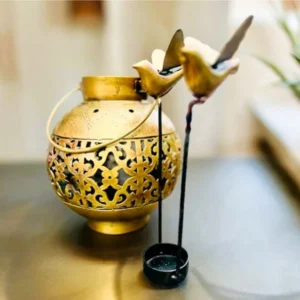 Hanging metal tealight holder