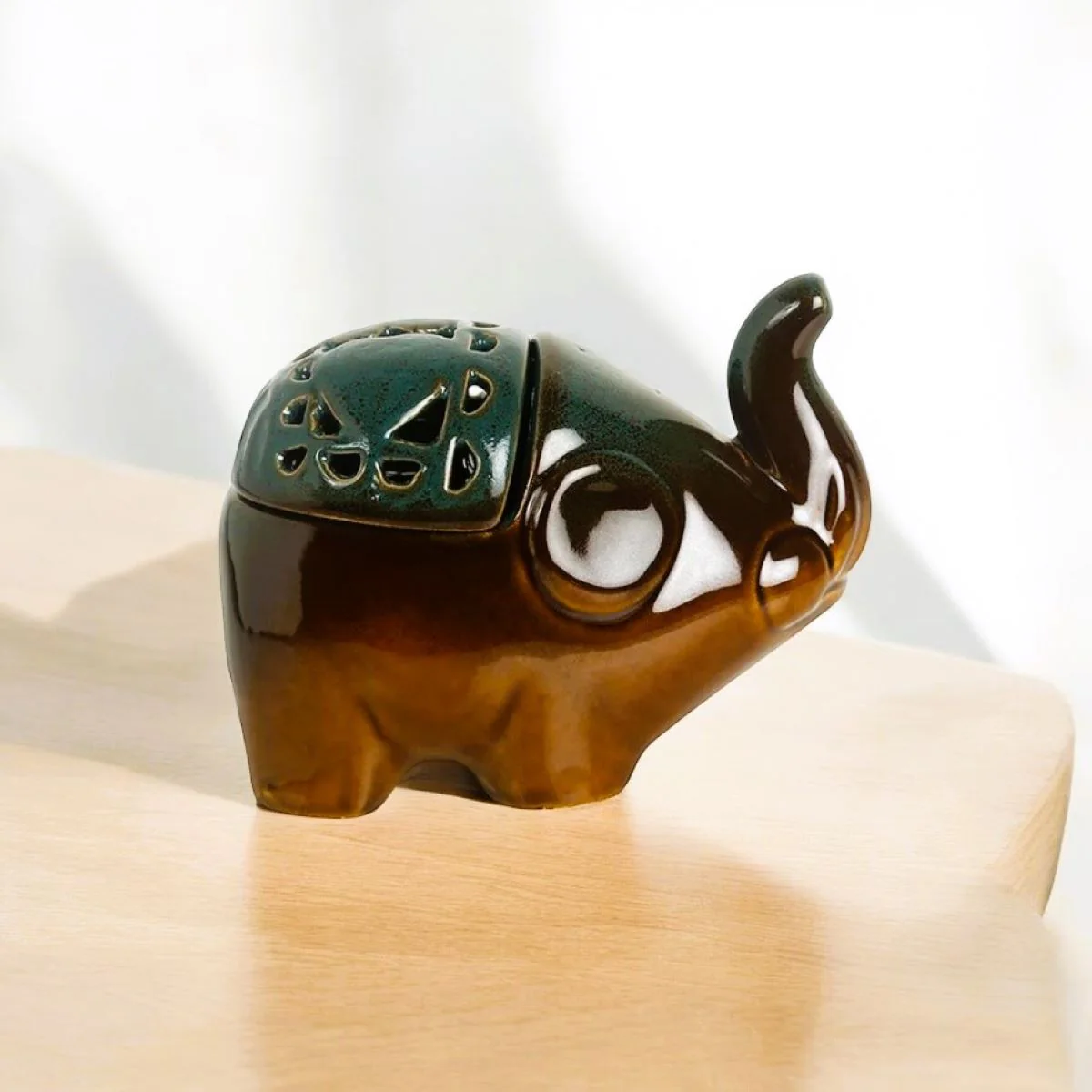 Mini Ceramic Elephant Tea Light Holder - Image 2